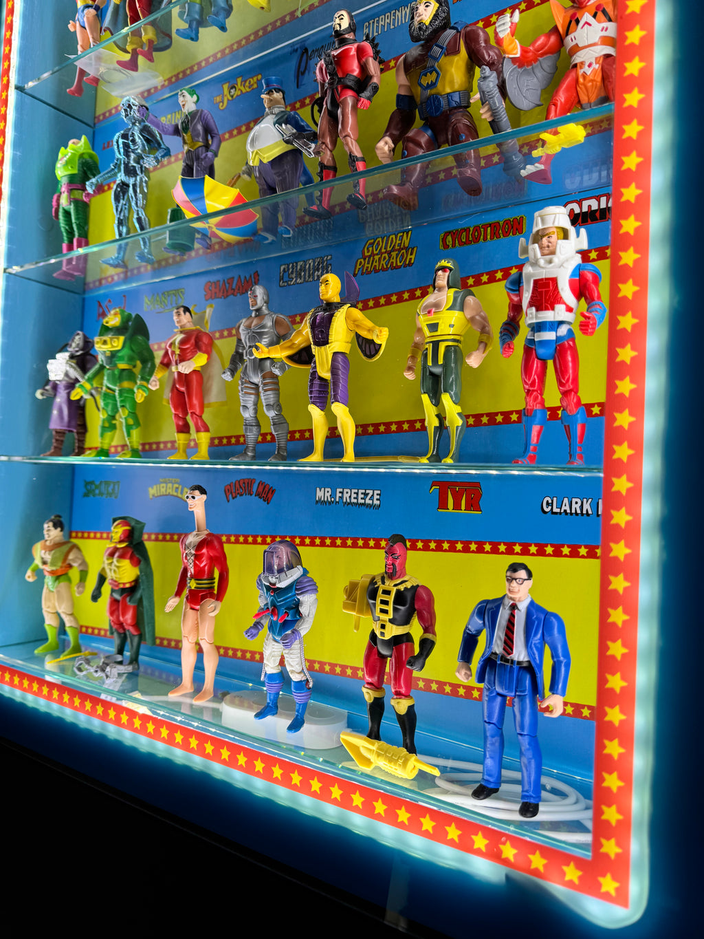 Drakon Frame A1 – DC Super Powers Display Cabinet (Wall-Mounted Collectors Frame)