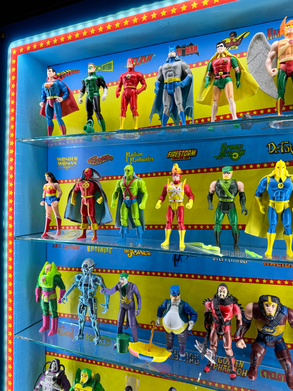 Drakon Frame A1 – DC Super Powers Display Cabinet (Wall-Mounted Collectors Frame)